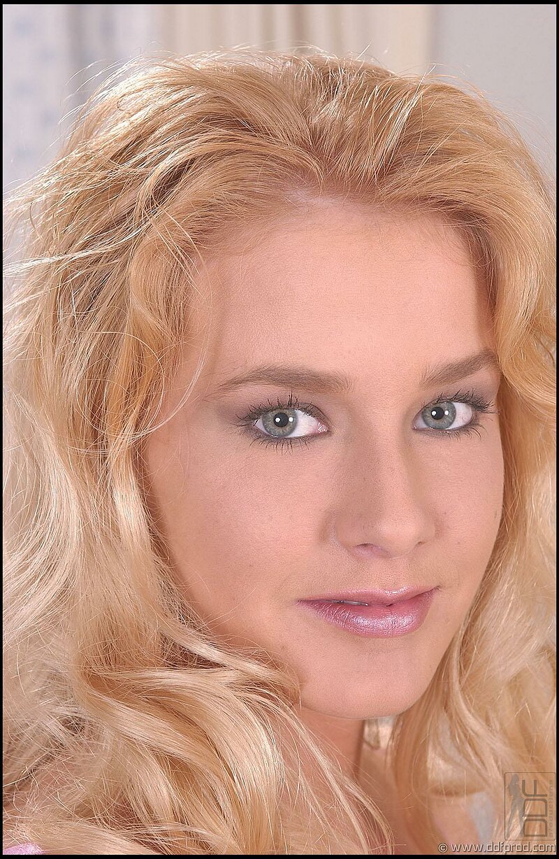 Галя, 24 года, 0 размер груди